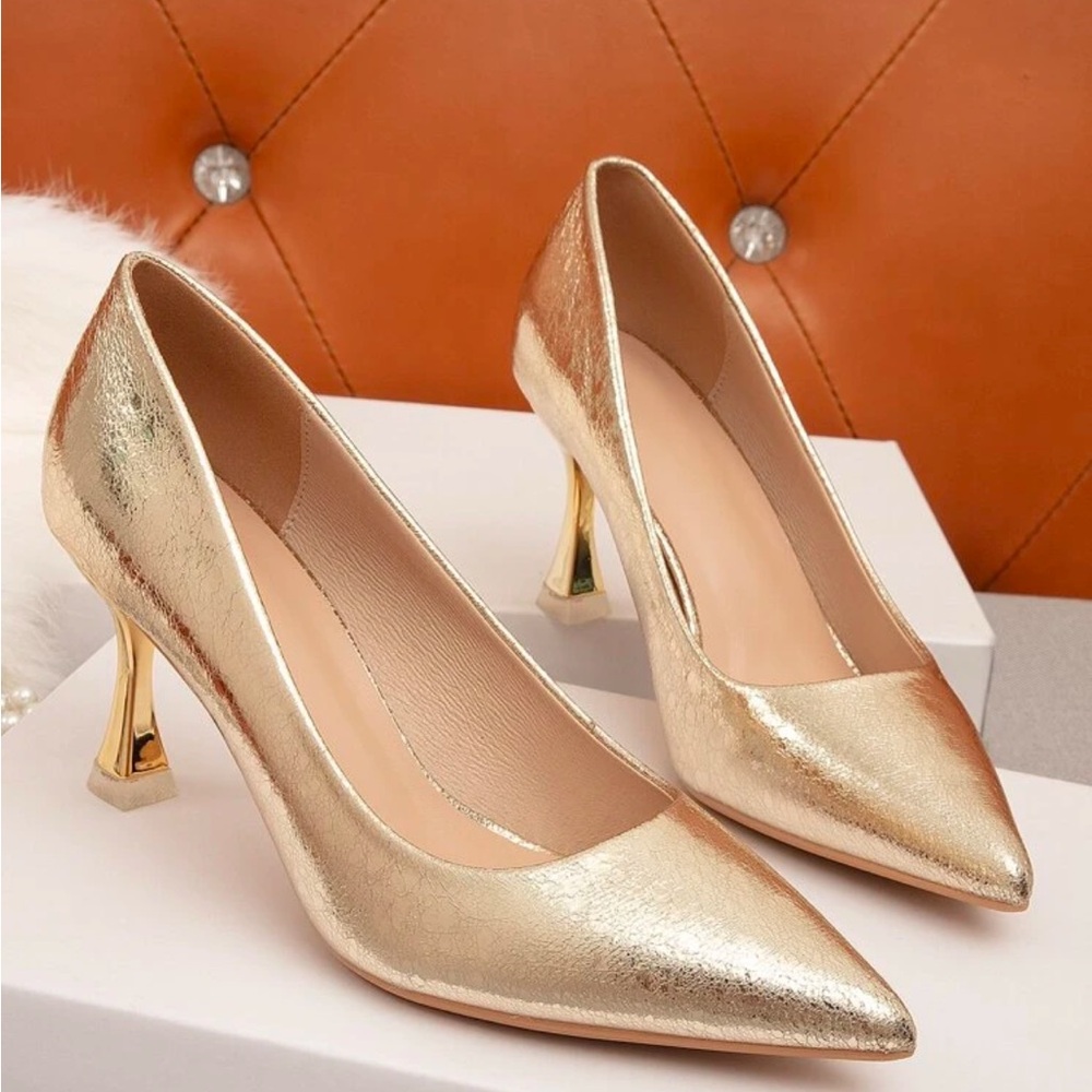 GOLD HEELS